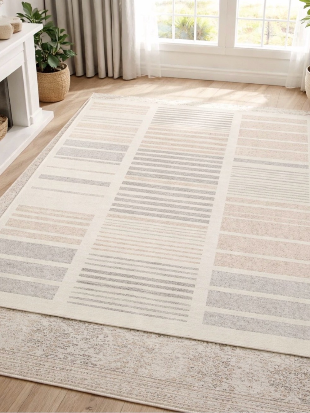 ❤️ So Soft Gray and White Door Mat with Modern Accents